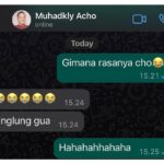 Ernest Prakasa Instagram - Reaksi sang penulis & sutradara ketika filmnya disambut gempita di hari pertama penayangan. Malah nangis dan linglung, kaya motornya abis kemalingan. Agak laen memang.