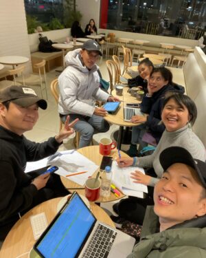 Ernest Prakasa Instagram - Sejak awal gw nulis skenario, @meiranastasia selalu terlibat. Meski secara resmi, namanya memang baru masuk credits di film ke-3, Susah Sinyal. Selain ikut menulis, Meira juga jadi co-director gw di Milly & Mamet, Imperfect, & Cek Toko Sebelah 2.

Akhirnya, setelah mengendap di kepala selama bertahun-tahun, skenario perdana yang Meira tulis sendiri mulai memasuki fase pra-produksi dan akan segera memulai shooting. Kami baru saja merampungkan proses location visit di Seoul, Korea Selatan.

Gw belum bisa cerita banyak tentang project ini, yang pasti skenario & jajaran pemainnya sungguh membuat semangat menggelora.

Nantikan film ke-5 @imajinari.id, sebuah romansa berjudul "Cinta Tak Seindah Drama Korea", karya penulis & sutradara Meira Anastasia. 🤍