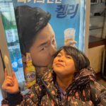 Ernest Prakasa Instagram - Sejak awal gw nulis skenario, @meiranastasia selalu terlibat. Meski secara resmi, namanya memang baru masuk credits di film ke-3, Susah Sinyal. Selain ikut menulis, Meira juga jadi co-director gw di Milly & Mamet, Imperfect, & Cek Toko Sebelah 2. Akhirnya, setelah mengendap di kepala selama bertahun-tahun, skenario perdana yang Meira tulis sendiri mulai memasuki fase pra-produksi dan akan segera memulai shooting. Kami baru saja merampungkan proses location visit di Seoul, Korea Selatan. Gw belum bisa cerita banyak tentang project ini, yang pasti skenario & jajaran pemainnya sungguh membuat semangat menggelora. Nantikan film ke-5 @imajinari.id, sebuah romansa berjudul "Cinta Tak Seindah Drama Korea", karya penulis & sutradara Meira Anastasia. 🤍