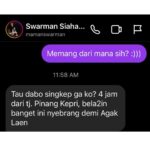 Ernest Prakasa Instagram - Ketika media visit gw sempet ditanya, "Film yang bagus itu apa sih?". Jawaban gw, film yang bagus adalah film yang ketika ditonton, orang yang senang lebih banyak daripada yang kecewa. Bagi teman-teman di kota besar, nonton bioskop mungkin relatif mudah. Tinggal datang ke mall, parkir, langsung sampe. Tapi Indonesia ini luas. Ada juga yang untuk bisa sampe ke bioskop, harus naik kapal ferry selama 4 jam. Artinya 8 jam pulang-pergi. Bayangin kalo filmnya ternyata mengecewakan. Terimakasih @mamanswarman udah berbagi cerita. Salam buat teman-teman yang udah menempuh perjalanan panjang dari Dabo Singkep ke Tanjung Pinang demi nonton @pilem.agak.laen. Semoga apa yang teman-teman dapat, sepadan dengan usaha yang sedemikian besar. ❤️