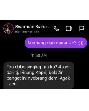 Ernest Prakasa Instagram - Ketika media visit gw sempet ditanya, "Film yang bagus itu apa sih?". Jawaban gw, film yang bagus adalah film yang ketika ditonton, orang yang senang lebih banyak daripada yang kecewa.

Bagi teman-teman di kota besar, nonton bioskop mungkin relatif mudah. Tinggal datang ke mall, parkir, langsung sampe. Tapi Indonesia ini luas. Ada juga yang untuk bisa sampe ke bioskop, harus naik kapal ferry selama 4 jam. Artinya 8 jam pulang-pergi. Bayangin kalo filmnya ternyata mengecewakan. 

Terimakasih @mamanswarman udah berbagi cerita. Salam buat teman-teman yang udah menempuh perjalanan panjang dari Dabo Singkep ke Tanjung Pinang demi nonton @pilem.agak.laen. Semoga apa yang teman-teman dapat, sepadan dengan usaha yang sedemikian besar. ❤️