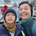 Ernest Prakasa Instagram - Umur Snow udah 9 tahun. Jadi sedih mikirin jangan-jangan liburan berikutnya gw udah gak kuat gendong dia lagi. Alhasil bela-belain kali ini gw gendong melulu, pinggang encok hati mellow. 🥺 #SnowAurorArashi