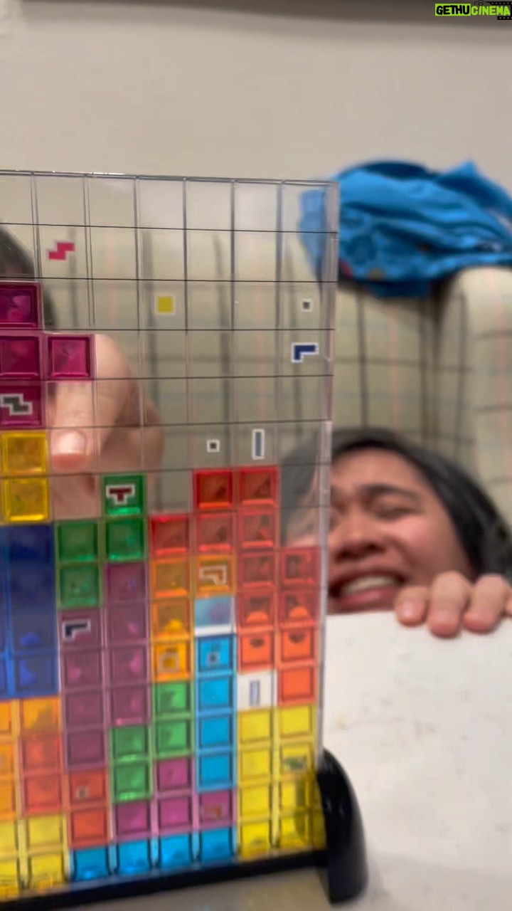 Ernest Prakasa Instagram - Ga sengaja nemu ginian di Walmart. Baru tau kalo Tetris ada versi boardgame, seru deh. 😂