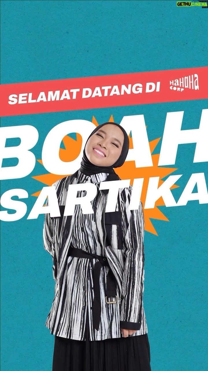 Ernest Prakasa Instagram - Here we go! Bursa transfer kembali dibuka, dan @hahaha_corp pun mendatangkan seorang gelandang bertahan yang menjadi tulang punggung keluarga plus tulang rusuk Mas-Mas Jawa yang ia dambakan tapi belum temukan. Selamat bergabung dengan keluarga @hahaha_corp ya @boah_sartika. Semoga betah & semoga kami bisa mendukung karirmu sepanjang langkah. 🤍