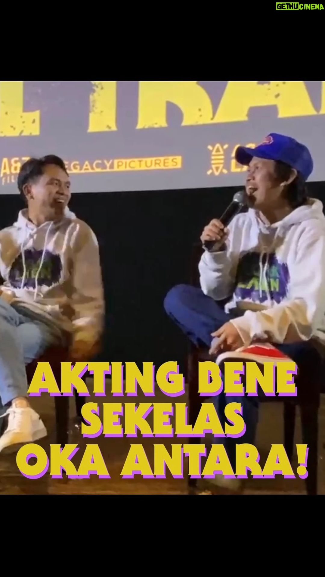 Ernest Prakasa Instagram - Sutradara sendiri lho yang bilang akting @bene_dion sekelas @oks_antara. 😱 Kalau ketua @indrajegel bilang aktingnya Bene setara aktor luar negeri! Cemana makin gak sabar ke 1 Februari 2024 gak sih, pasukan? #AgakLaen #PilemAgakLaen