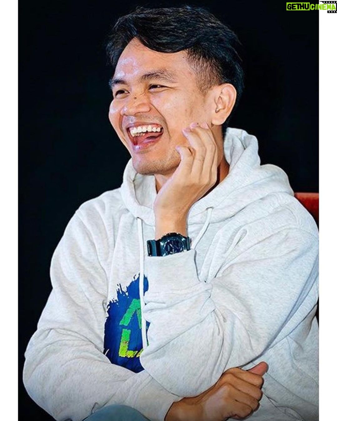 Ernest Prakasa Instagram - Waktu dan tempat saya persilakan. 🙏