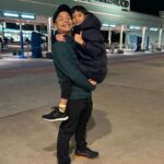 Ernest Prakasa Instagram - Umur Snow udah 9 tahun. Jadi sedih mikirin jangan-jangan liburan berikutnya gw udah gak kuat gendong dia lagi. Alhasil bela-belain kali ini gw gendong melulu, pinggang encok hati mellow. 🥺 #SnowAurorArashi
