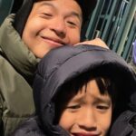 Ernest Prakasa Instagram - Umur Snow udah 9 tahun. Jadi sedih mikirin jangan-jangan liburan berikutnya gw udah gak kuat gendong dia lagi. Alhasil bela-belain kali ini gw gendong melulu, pinggang encok hati mellow. 🥺 #SnowAurorArashi