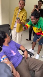 Ernest Prakasa Instagram - Seneng ya kalo punya teman-teman yang saling support gini. Iri deh sama persahabatan mereka. 🥺 @arie_kriting @abdurarsyad @mamat_alkatiri @chun_funkypapua
