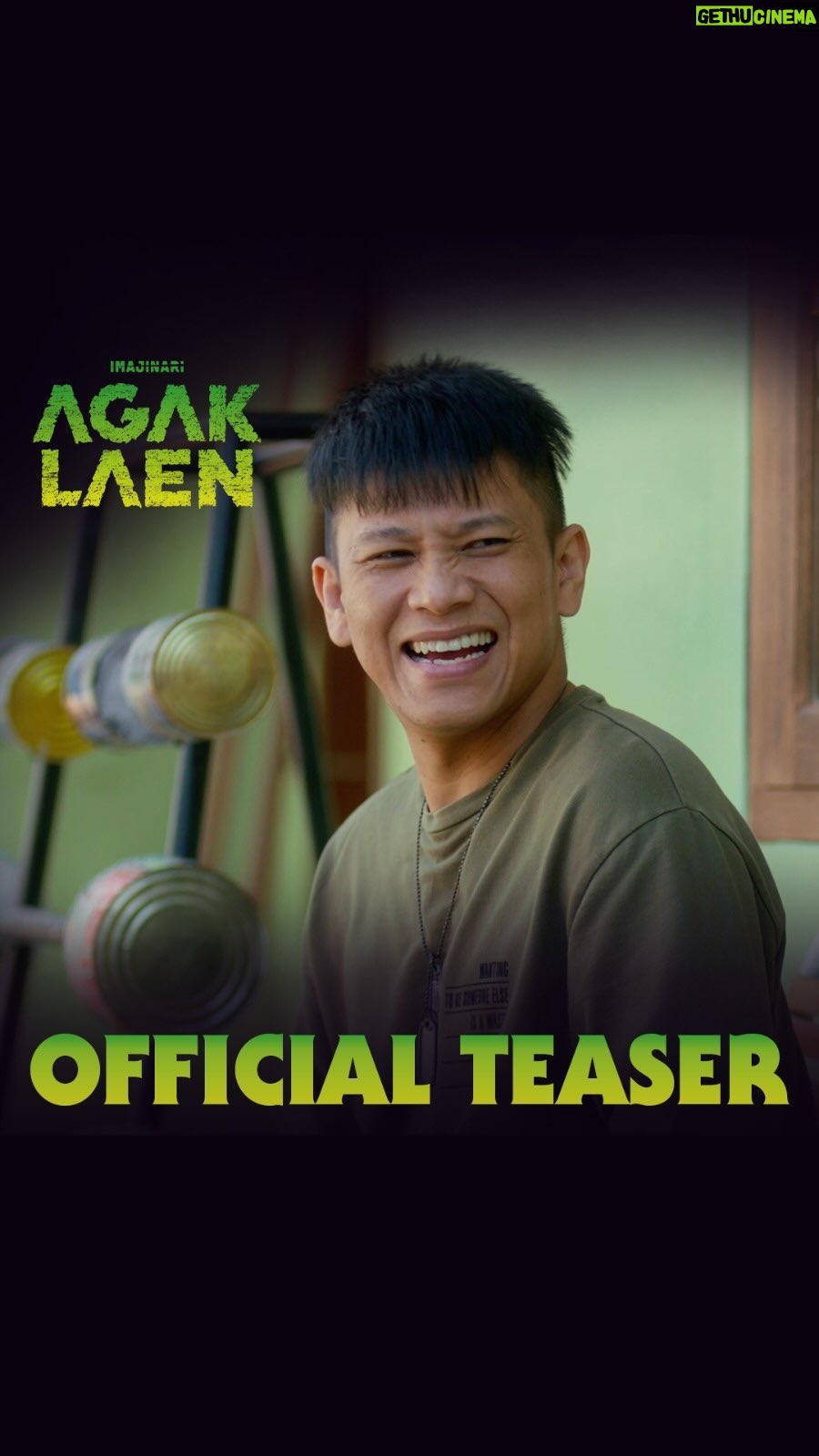 Ernest Prakasa Instagram - Ini kan yang kelen tunggu-tunggu? πππππ @bene_dion, @indrajegel, @okirengga33 dan @borisbokir_ bekawan sudah lama dengan cita-cita yang berbeda. Terdesak butuh uang, mereka buka usaha yang agak laen, yaitu bikin rumah hantu di pasar malam. Jenius kali kan mereka!? Official Teaser Agak Laen, karya penulis & sutradara @muhadkly, film ketiga dari @imajinari.id. Nantikan awal 2024 di Bioskop. #PilemAgakLaen #AgakLaen