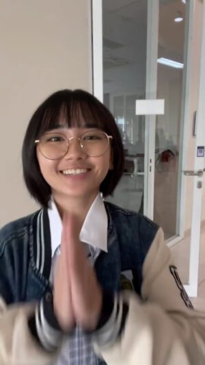 Ernest Prakasa Instagram - Kocak bet ni bocah @aurelmayorii pantesan @raditya_dika awet muda. 🥹