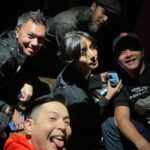 Ernest Prakasa Instagram - Salah satu ritual ketika promo film. Ngedeprok di pojokan, siap-siap greetings. Biasanya ditemani sistagor & java tea. 🥹