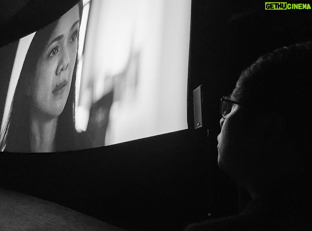 Ernest Prakasa Instagram - Salah satu motivasi gw bikin film #JatuhCintaSepertiDiFilmFilm adalah supaya bisa belajar dari orang ini. Thank you @yndlaurens, I learned a lot more than I thought I would. May you savor this moment for a long, long time. π€