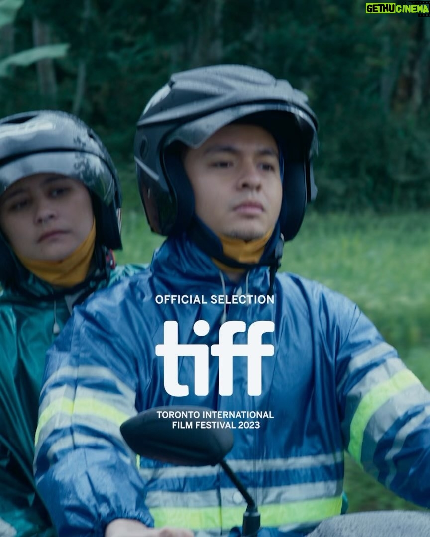 Ernest Prakasa Instagram - Salah satu film Indonesia terbaik yang pernah saya tonton mulai tayang di bioskop hari ini. Please banget jangan kelewatan nonton Budi Pekerti, gak bakal nyesel! 🫶