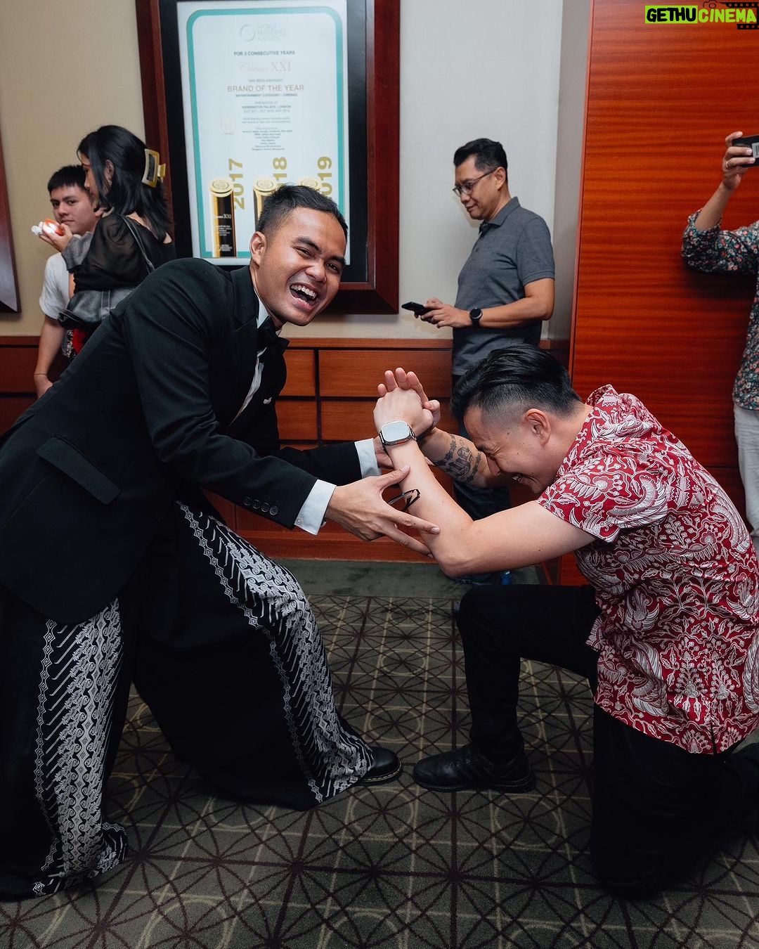 Ernest Prakasa - 33.6K Likes - AJARI AKU SUHU! 😭😭😭
📸 @robin_budidharma