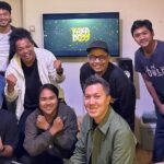 Ernest Prakasa Instagram - PICTURE LOCKED! Thank you @ryanpurwoko & segenap tim @ritme_storyteller untuk kerjasamanya yang selalu menyenangkan. ❤️ Proses offline editing @film.kaka.boss sudah selesai, saatnya melanjutkan ke tahapan berikutnya yakni sound design, scoring, color grading, dan CGI. Kapan tayang? Ya tahun ini lah pokonya. 😂 #FilmKakaBoss