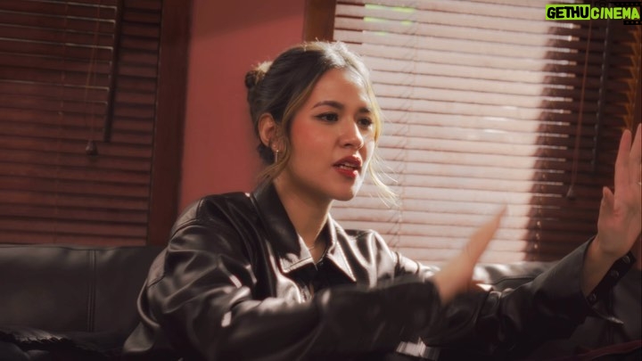 Ernest Prakasa Instagram - Dari produser @dipaaa dan sutradara @solehsolihun. Sebuah kolaborasi antara @imajinari.id dan @juni_records, merekam perjalanan seorang penyanyi yang kita kenal dengan nama @raisa6690. Nantikan. 😎