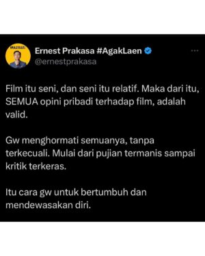 Ernest Prakasa Instagram - Jujur, awal-awal bikin film, kritik itu rasanya menyakitkan sekali. Tapi kemudian gw memposisikan diri sebagai penonton. Membayangkan kalo gw nggak bisa menikmati film yang baru ditonton. Apakah kalo mau meluapkan kekecewaan, lantas harus memikirkan perasaan pembuatnya? Sepertinya repot ya.

Sepintas terdengar tangguh, tapi jangan salah, gw pun bisa ada di titik ini setelah hampir satu dekade berproses sebagai filmmaker. Jadi buat teman-teman yang baru memulai, ketahanan menghadapi kritik memang nggak otomatis, harus dilatih. Tapi sebaiknya, ya tetap dilatih, bukan dihindari. Mangat! 🤝✨