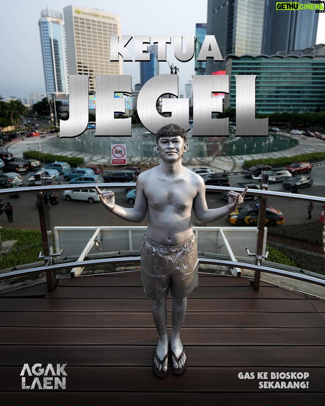 Ernest Prakasa - 107.3K Likes - Di sore itu Bundaran HI menjadi saksi. Empat orang jenius menahan malu demi menepati janji. Rispek abang-abangku! 🫡✨
📸 @jozz_felix