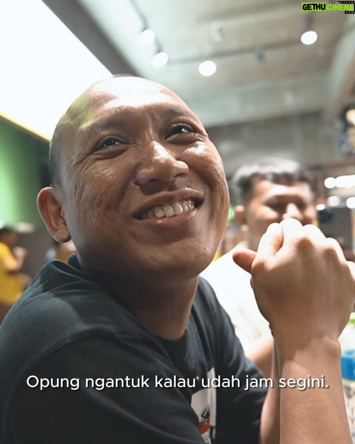 Ernest Prakasa - 26.8K Likes - Tepar bukan main, tapi hepi sekali. Terimakasih Malaysia, sampai jumpa lagi! ❤️