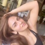 Esha Deol Instagram - When your Sunday feels every bit a Sunday ☀️💛 #postworkout #sundayvibes #sunny #sunshine #gratitude ♥️🧿