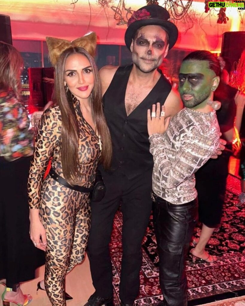 Esha Deol Instagram - Last week all of us actually took our Halloween avatars seriously 🤩 my brother @abhaydeol & I decided to go all out 🤟🏻 it was so much fun @suzkr thank you for a fantastic evening! @farahkhanali dancing with you was the highlight of the night we really got that groove on girl 🫶🏼 @tinadehal @orry1 🤗♥ My HMU @tulsi5solanki @fatima_dsouza #halloween #halloweenmakeup #party #halloweenparty #mumbai #funnight #friends #family #gratitude ♥🧿