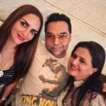 Esha Deol Instagram - With my squad.. a lovely chilled out evening ♥️🧿🫶🏼🤗♥️ @abhaydeol @ahana_deol_vohra @tinadehal @tusshark89 @itszayedkhan @neranee @kkapadias @avani.rai @smriti_khanna @mistergautam @fitnesswithsatya @neha_tanna_joshi #vaibhavvohra #mybirthday #party #aboutlastnight #rooftop #chillvibes #friends #family #gratitude ♥️🧿