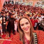 Esha Deol Instagram - #mondaymotivation “embrace the love received & don’t forget to give it back “ ♥️🧿 Recent trip to the beautiful #urttrakhand thank you peeps & love you too 🫶🏼 @swarnikajewelleryshowroom @zarjewelsofficial #eshadeol #india #jewellery #navami #navratri #gratitude ♥️🧿