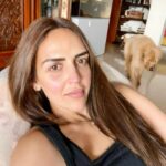 Esha Deol Instagram - Say hello to babu “moshai” 😍♥️🧿 @ahana_deol_vohra 🤗 #sunday #chilling #petlovers #moshai #love #simplepleasures #family #sundayvibes #gratitude ♥️🧿