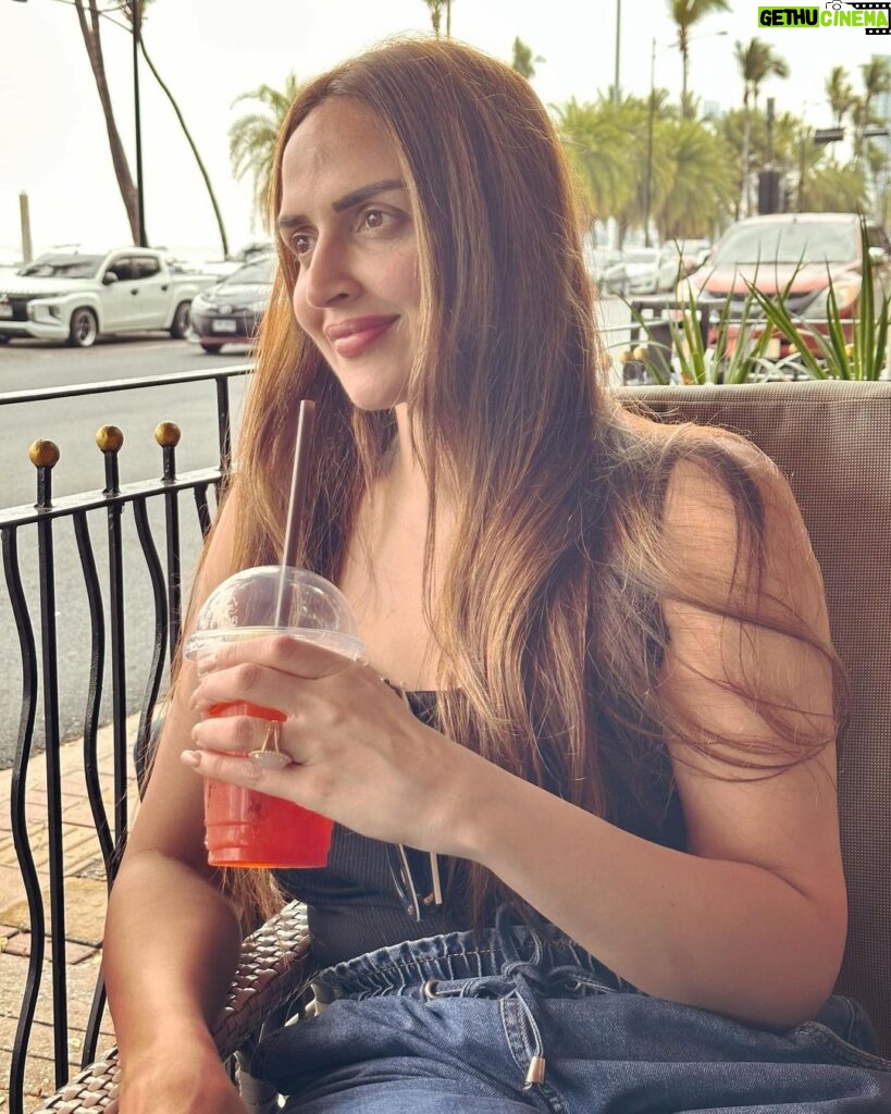 Esha Deol Instagram - This place 🫶🏼 ..Those years come flashing by where I can literally see my 20 year old self doing the things I did on these streets- I have shot here for various films back in the day & have such lovely memories. . So Sitting here .. on the beach front foreign land . . chilling with my ice tea.. reminiscing the old & creating new ones ♥🧿 #nostalgia #memories #travel #metime #beachfront #throwbackthursday #eshadeol #gratitude ♥🧿