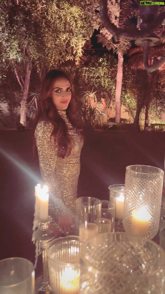 Esha Deol Instagram - Dilli 🫶🏼 About last night ✨✨✨ HMU @ankitamanwanimakeupandhair @fatima_dsouza Styled by @imeshadeol Managed by @palsandpeersentertainment #events #delhi #aboutlastnight #bling #candlelitnight #reelsinstagram #reelitfeelit #reelkarofeelkaro #trendingreels #bodycondress #gold #eshadeol #gratitude ♥🧿
