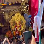 Esha Deol Instagram – I went today to seek divine blessings for all of us from Lalbaugcha Raja . 
 Shree Ganeshaye Namaha 🙏🏼♥️🧿

@lalbaugcharaja 
#eshadeol #lalbaugcharaja #GanpatiBappaMorya #Blessed #GaneshChaturthi2023 #MoryaMorya #Reel #Reelitfeelit #BappaBlessUs #GanpatiBappaMorya #Gratitude 🧿♥️🙏🏻