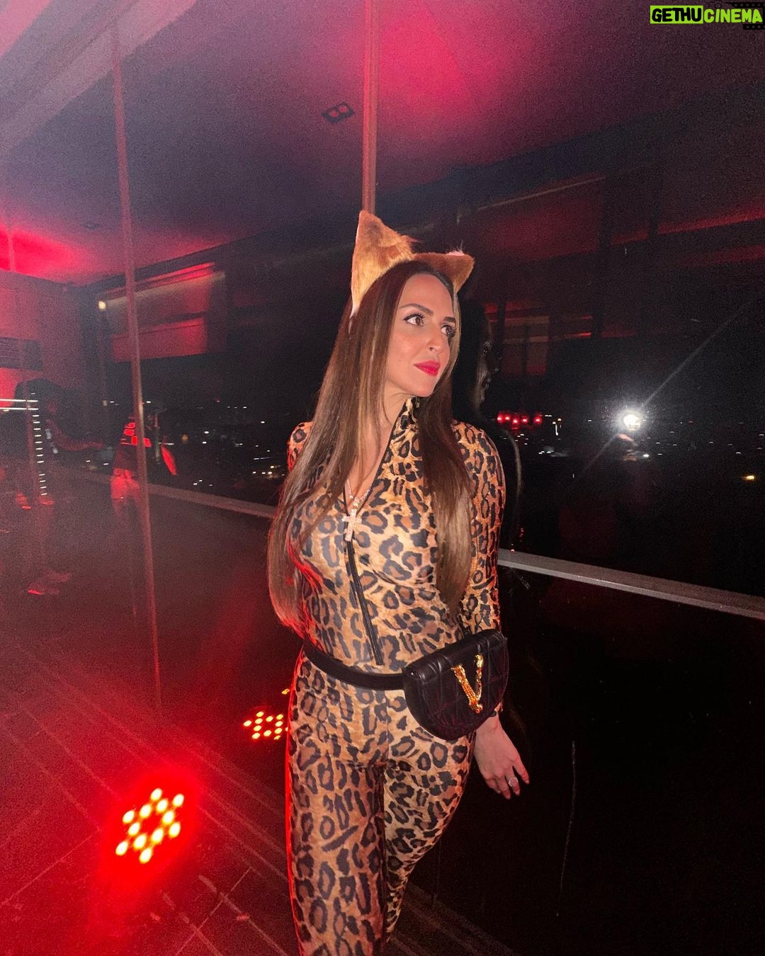 Esha Deol Instagram - Last week all of us actually took our Halloween avatars seriously 🤩 my brother @abhaydeol & I decided to go all out 🤟🏻 it was so much fun @suzkr thank you for a fantastic evening! @farahkhanali dancing with you was the highlight of the night we really got that groove on girl 🫶🏼 @tinadehal @orry1 🤗♥️ My HMU @tulsi5solanki @fatima_dsouza #halloween #halloweenmakeup #party #halloweenparty #mumbai #funnight #friends #family #gratitude ♥️🧿