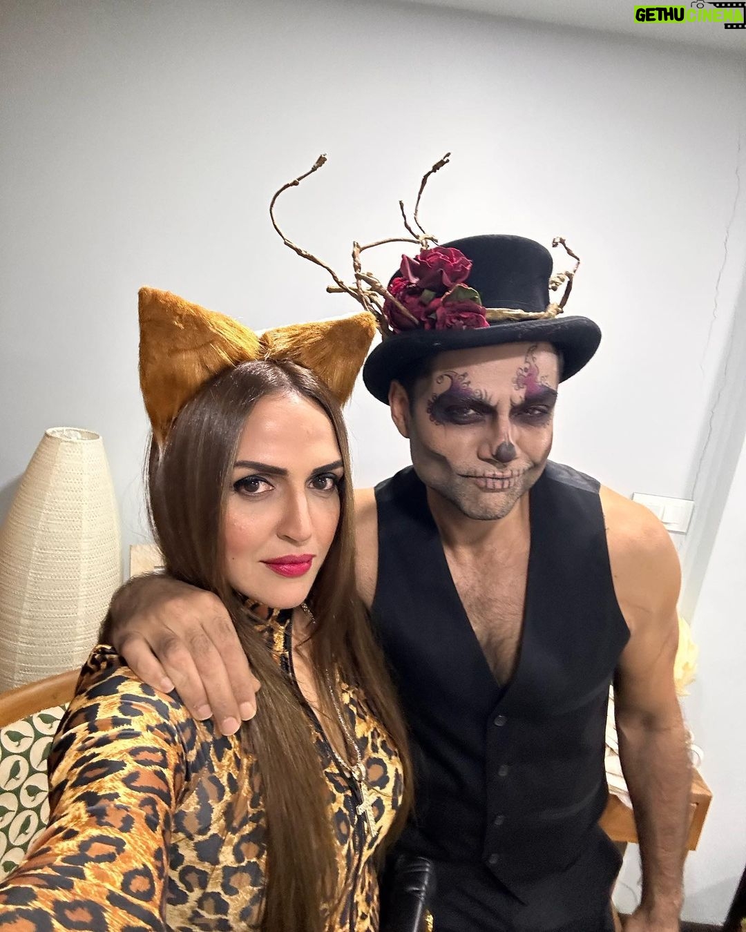 Esha Deol Instagram - Last week all of us actually took our Halloween avatars seriously 🤩 my brother @abhaydeol & I decided to go all out 🤟🏻 it was so much fun @suzkr thank you for a fantastic evening! @farahkhanali dancing with you was the highlight of the night we really got that groove on girl 🫶🏼 @tinadehal @orry1 🤗♥️ My HMU @tulsi5solanki @fatima_dsouza #halloween #halloweenmakeup #party #halloweenparty #mumbai #funnight #friends #family #gratitude ♥️🧿