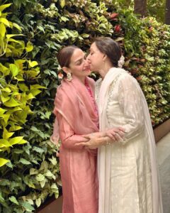 Esha Deol Instagram - Love & gratitude to all for the lovely birthday wishes & blessings coming my way ♥️🧿🙏🏼♥️ 😊 As always started my morning with a havan at home with my mother & my darling daughters ♥️🧿😊 @dreamgirlhemamalini @aapkadharam #itsmybirthday #love #gratitude ♥️🧿