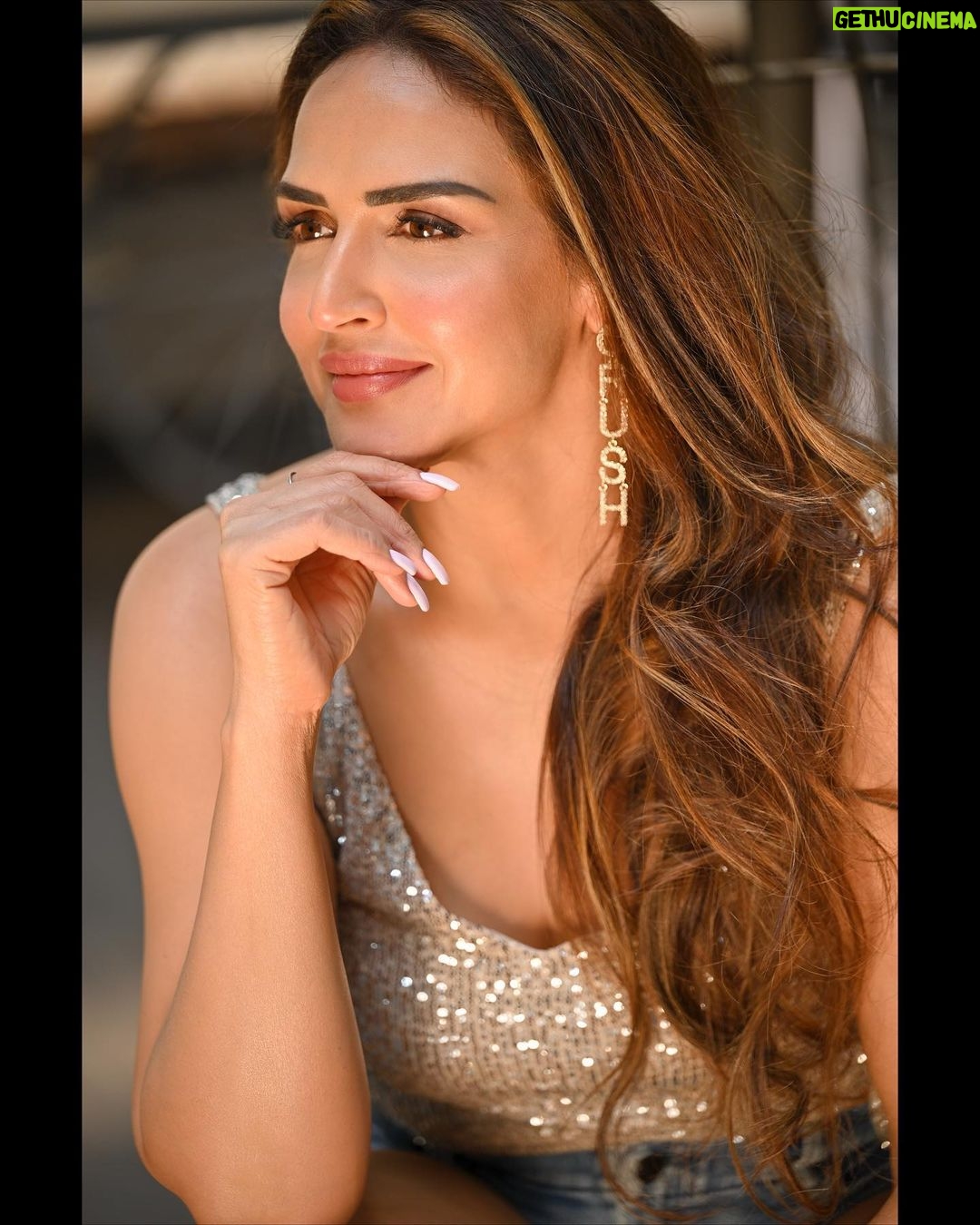 Esha Deol Instagram - Crushed 🤟🏻😜 EshaDeolXTinaDehal 📸Photographer - @tinadehal 💄HMU - @fatima_dsouza @ankitamanwanimakeupandhair 💃🏻Styled by - @imeshadeol ♥️Managed by -@palsandpeersentertainment 🕺🏼Staff - @shankarjadhav813 #Eshadeol #Tinadehal #sequin #bold #bling #layladylay #slay #photoshoot #bosslady #photooftheday #trending #photooftheday #explore #photoshoots #gratitude ♥️🧿
