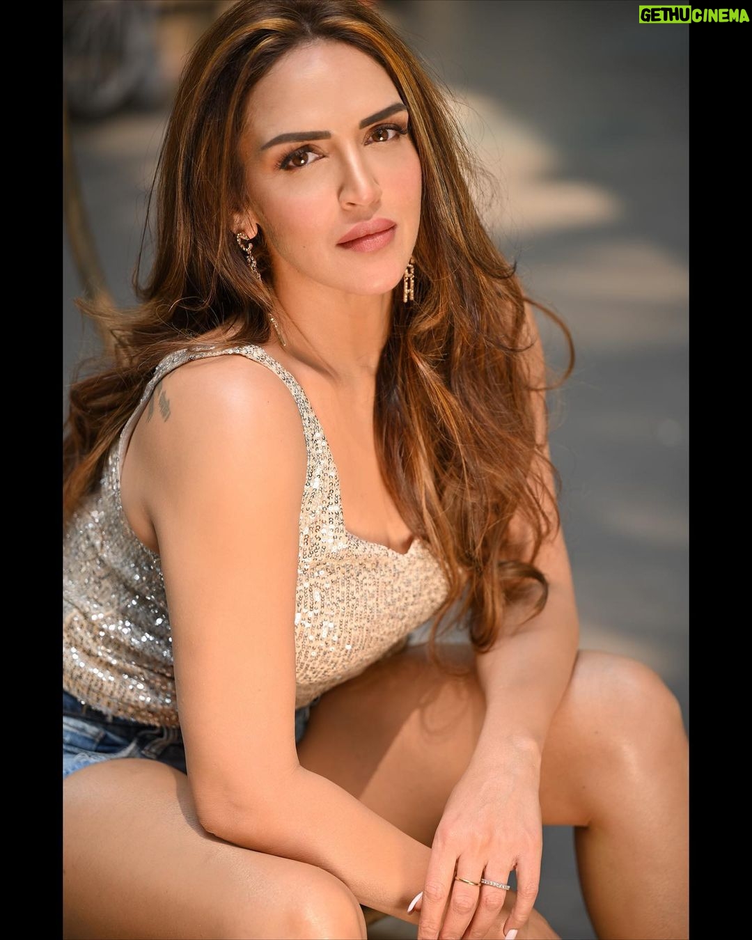 Esha Deol Instagram - Crushed 🤟🏻😜 EshaDeolXTinaDehal 📸Photographer - @tinadehal 💄HMU - @fatima_dsouza @ankitamanwanimakeupandhair 💃🏻Styled by - @imeshadeol ♥️Managed by -@palsandpeersentertainment 🕺🏼Staff - @shankarjadhav813 #Eshadeol #Tinadehal #sequin #bold #bling #layladylay #slay #photoshoot #bosslady #photooftheday #trending #photooftheday #explore #photoshoots #gratitude ♥️🧿