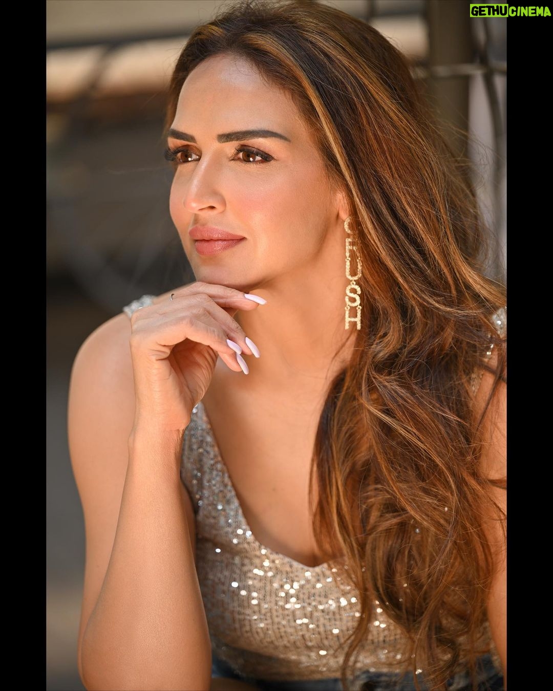 Esha Deol Instagram - Crushed 🤟🏻😜 EshaDeolXTinaDehal 📸Photographer - @tinadehal 💄HMU - @fatima_dsouza @ankitamanwanimakeupandhair 💃🏻Styled by - @imeshadeol ♥️Managed by -@palsandpeersentertainment 🕺🏼Staff - @shankarjadhav813 #Eshadeol #Tinadehal #sequin #bold #bling #layladylay #slay #photoshoot #bosslady #photooftheday #trending #photooftheday #explore #photoshoots #gratitude ♥️🧿