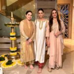 Esha Deol Instagram - Had a lovely gathering at home for our Ganpati Bappa ♥️ with friends & family with lots of modaks, chaat & fun filled conversations. Wearing @payalsinghal Styled by @kareenparwani @dreamgirlhemamalini #ganpatibappamorya #homesweethome #friends #family #eshadeol #gratitude ♥️🧿