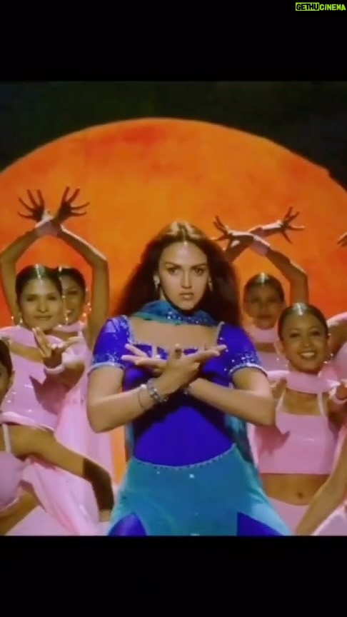 Esha Deol Instagram - Sometimes you got to let go loosen up and just dance to the beat of your heart ♥️😊 Throwback to my first film & an 18 year old me 🤟🏻 @boney.kapoor 🤗 @farahkhankunder 🤗 (Last Thursday on 11/1 my first film turned 22 years and I missed doing a post then - this film is always cherished being my first one ) #throwbackthursday #firstfilm #dance #koimeredilsepoochhe #gratitude ♥️🧿