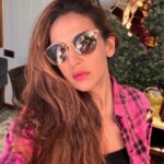 Esha Deol Instagram - 😎💓🤟🏻 #sunny #bright #sunglasses #love #gratitude