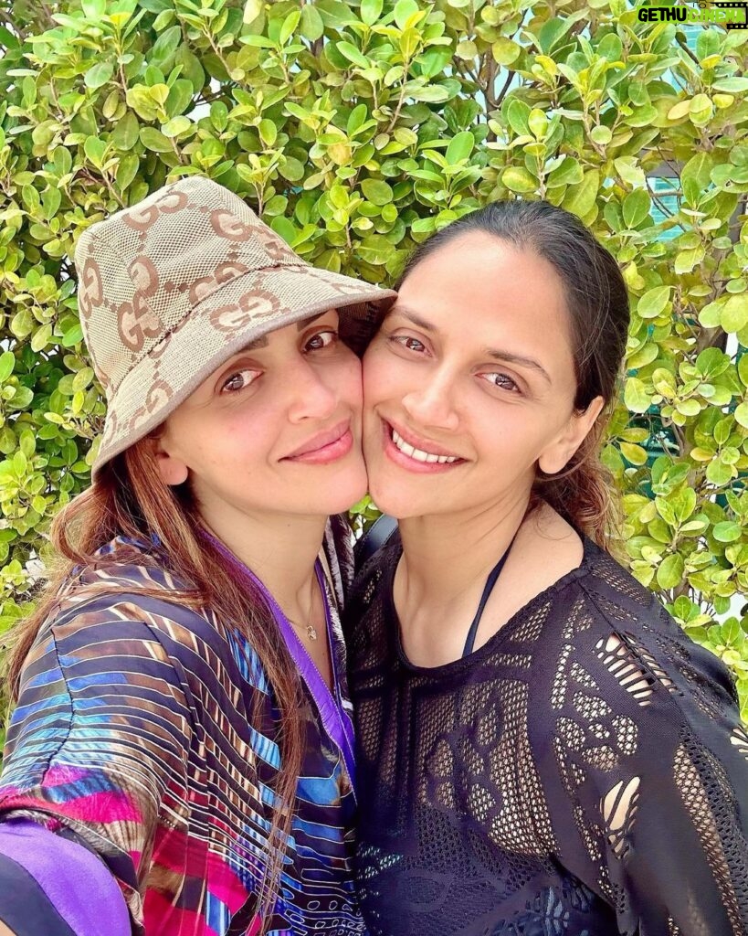 Esha Deol Instagram - Happy birthday my Anni baby 🤗. I pray for you to always be happy & healthy 🧿♥ & continue being that adventurous junkie 💪🏼👊🏼 Love you very much my precious baby sister 😘🤗 @ahana_deol_vohra #happybirthday #babysister #loveyou #ahanadeol #eshadeol #gratitude ♥🧿