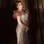 Esha Deol Instagram – There is a side of me that has always loved rustic vintage looks with earthy colours…. These pictures do just that . 
🤎🤎💗🤎🤎

Produced by : @hicelebmagazine
Published @hicelebmagazine
Shot by @a.rrajaniphotographer
Stylist – @aas_thaaaa
Assistant Styling- @anne_ankitaa
Outfit @amitgt_officialpage
Jewellery @rafthelabel
Makeup @richie_muah 
Hair @fatima_dsouza
Editing – A.Rrajani team
Location – A.Rrajani Photography Studio

#hicelebmagazine #covergirl #fridayvibes #vintagestyle #eshadeol #gratitude 🧿♥️