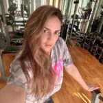 Esha Deol Instagram - My happy place 🫶🏼 @fitnesswithsatya #happyplace #gym #workout #fitnessmotivation #stayfit #gratitude ♥️🧿