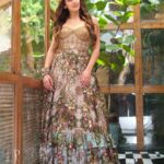 Esha Deol Instagram – 💛💛💚🍀💚💛💛
One with nature 🫶🏼

EshaDeol X DabbooRatnani 📸
Assisted by @manishadratnani 
Outfit @rockystarofficial
Location @one8.commune
Makeup @ankitamanwanimakeupandhair
Hair 
@fatima_dsouza
Managed by @palsandpeersentertaintment
Staff @shankarjadhav813
Assistant stylist @styledbynishhh
PR @niluferq @hypenq_pr

#Eshadeol #EdxDR #gown  #corset #bold #bling #natural  #earthytones #flowerpower #slay #photoshoot #nature #photooftheday  #trending #exploremore #dabbooratnaniphotography #explore #shootwithdabboo #gratitude ♥️🧿