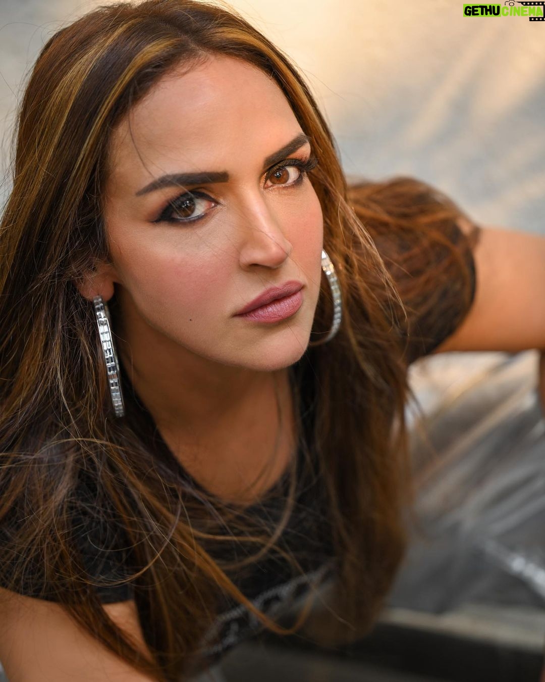 Esha Deol Instagram - “The most courageous thing she ever did was unapologetically follow her heart “ 🖤🤍♥️🤍🖤 EshaDeolXTinaDehal 📸Photographer - @tinadehal 💄HMU - @fatima_dsouza @ankitamanwanimakeupandhair 💃🏻Styled by - @imeshadeol ♥️Managed by -@palsandpeersentertainment 🕺🏼Staff - @shankarjadhav813 #esha #eshadeol #edt #eshadeolxtinadehal #photoshoot #photooftheday #black #dramatic #actorslife #blacklove #eyes #shoot #shootlife #blackandsilver #explore #explorepage #gratitude ♥️🧿