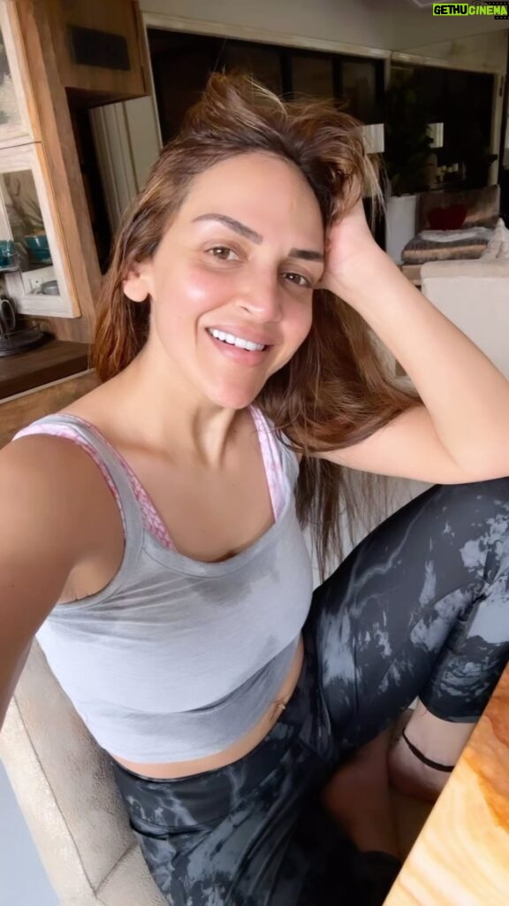 Esha Deol Instagram - Face your fears & live your dreams !! 30th हो या 31st बजाते रहो 🤟🏻😅( अपना workout करो ) 💪🏼♥🧿 #weekend #saturdayvibes #december #love #gratitude ♥🧿