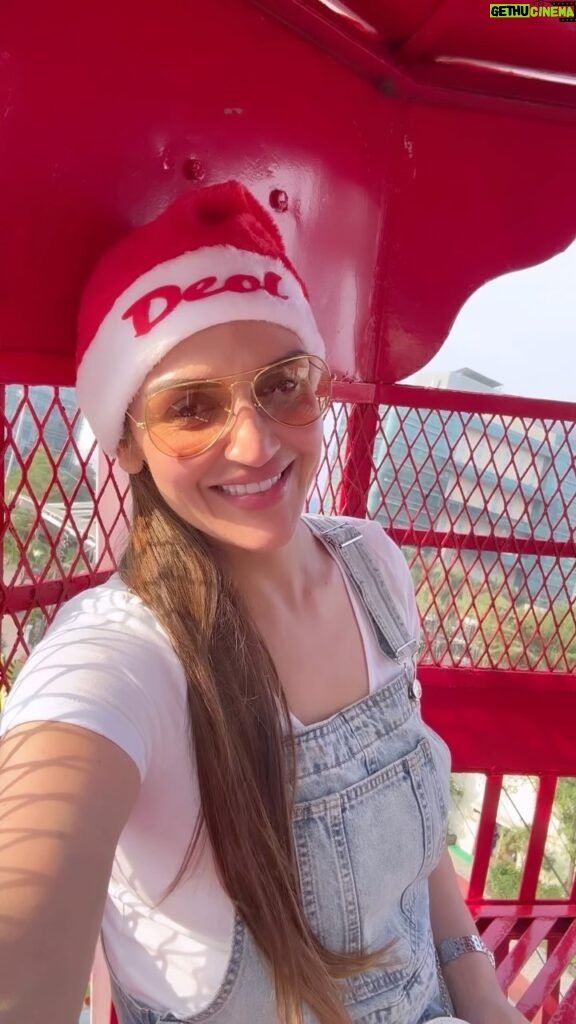 Esha Deol Instagram - @hamleyswonderland @jioworldgarden had a wonderful time with the kids 😍♥️🎄 Everyone in Mumbai must go enjoy with the family. #christmas #hamleyswonderland #mumbai #fun #kids #family #gratitude ♥️🧿