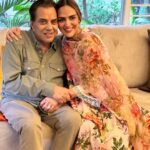Esha Deol Instagram - Happy birthday my darling papa 🤗😘🧿♥️ love you.. I pray for you to always be happy,healthy & strong 💪🏼♥️🧿👍🏼 I just love you so much 😍🧿 @aapkadharam #happybirthday #fatherdaughter #happybirthdaydharmendra #loveyou #gratitude ♥️🧿
