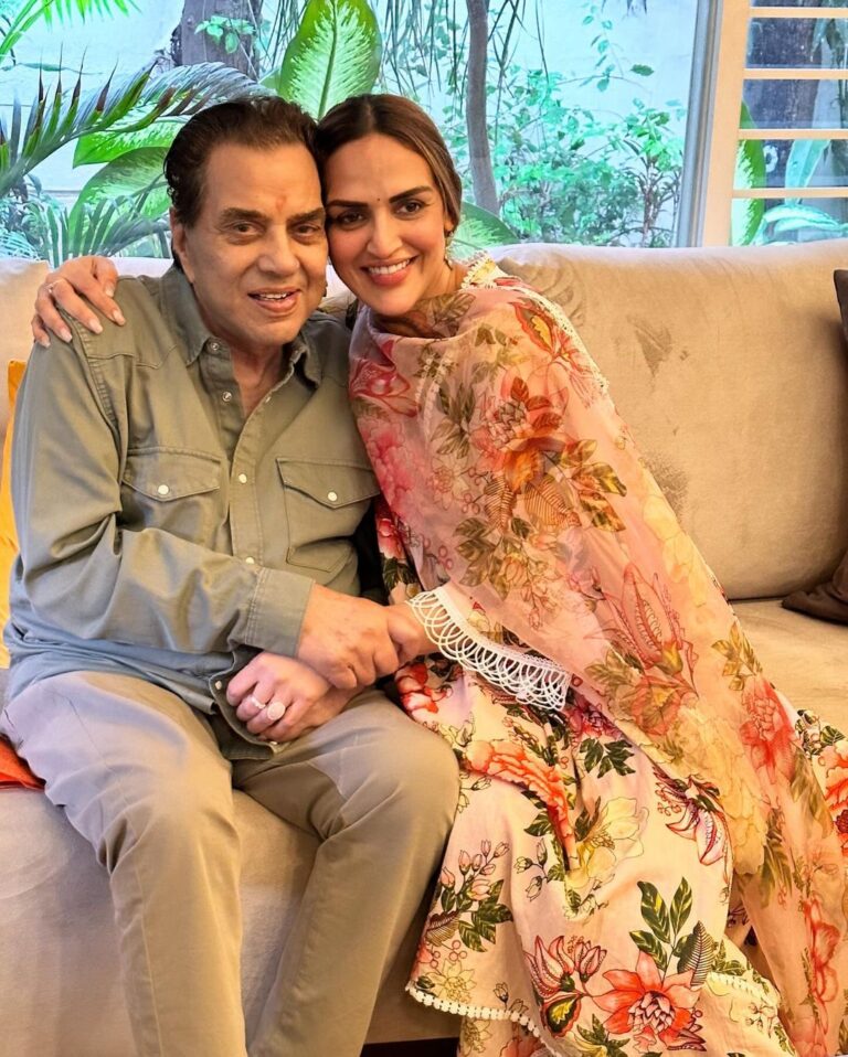 Esha Deol Instagram - Happy birthday my darling papa 🤗😘🧿♥️ love you.. I pray for you to always be happy,healthy & strong 💪🏼♥️🧿👍🏼 I just love you so much 😍🧿 @aapkadharam #happybirthday #fatherdaughter #happybirthdaydharmendra #loveyou #gratitude ♥️🧿